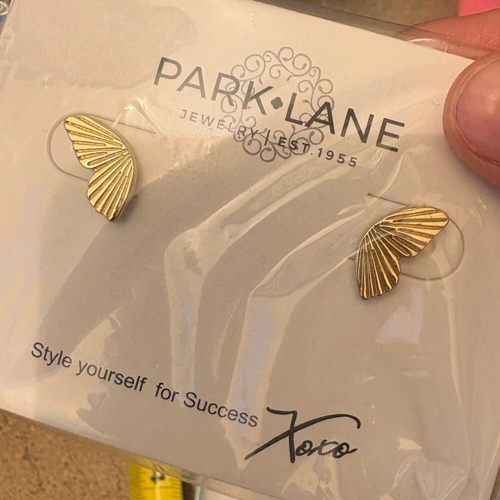 NIP Park Lane WINGS Butterfly Gold-tone Pierced Earrings Summer Playful NWT